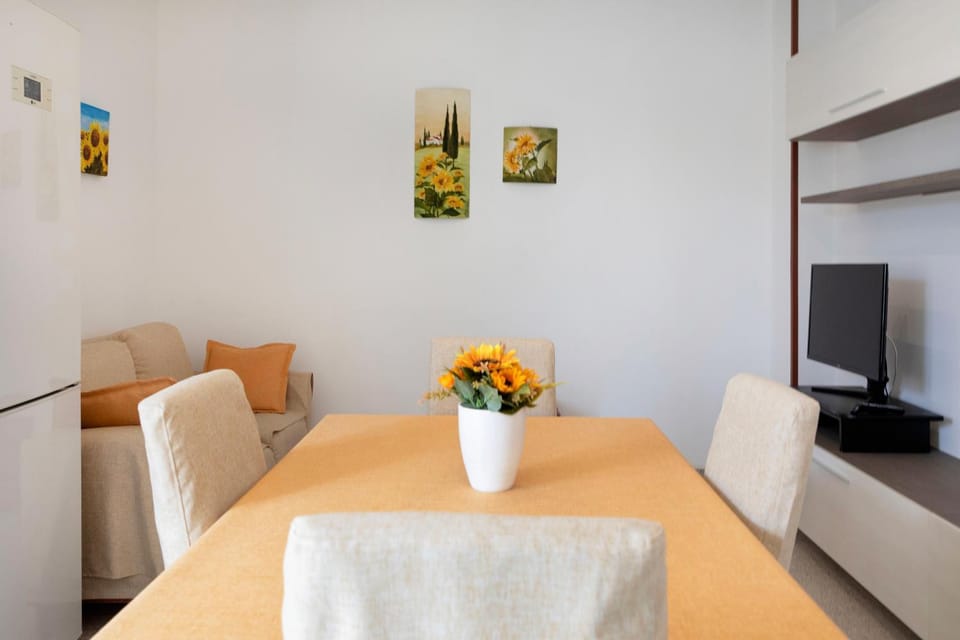 Living room, Photo of the whole room, Dining area