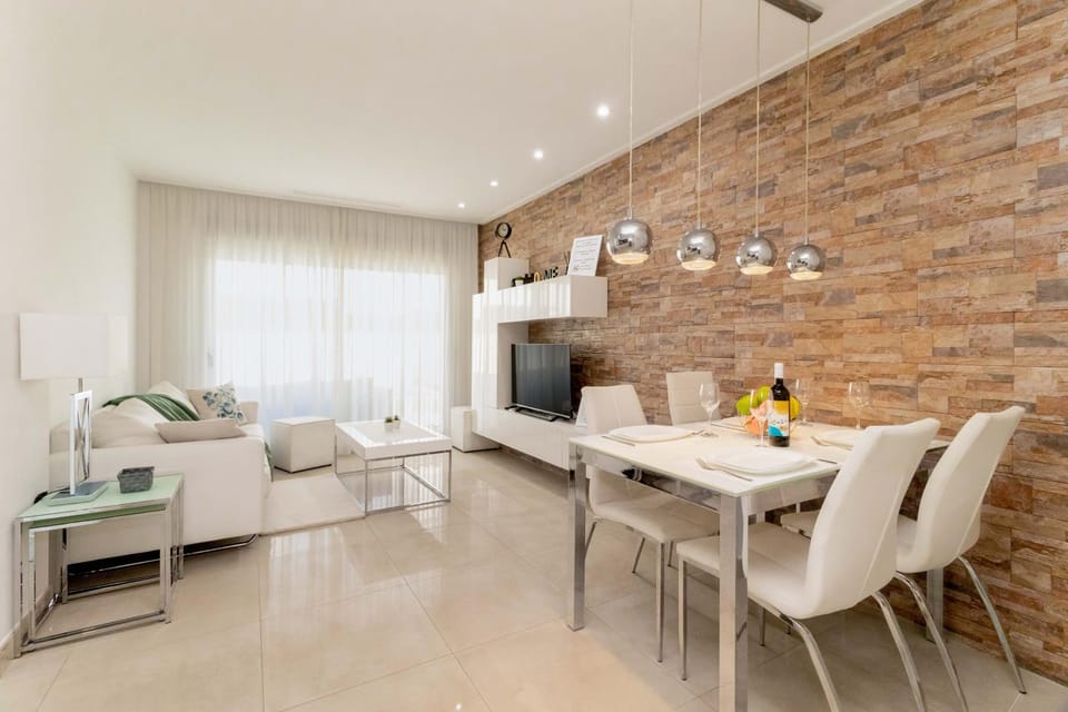 TV and multimedia, Living room, Seating area, Dining area