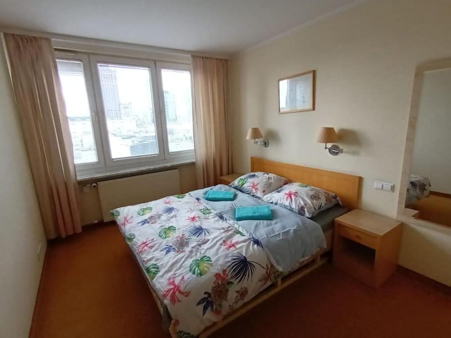 Bed, Photo of the whole room, towels