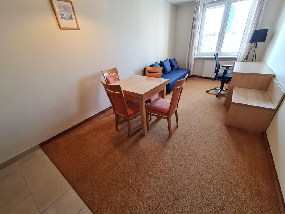 Living room, Seating area, Dining area, hair dresser