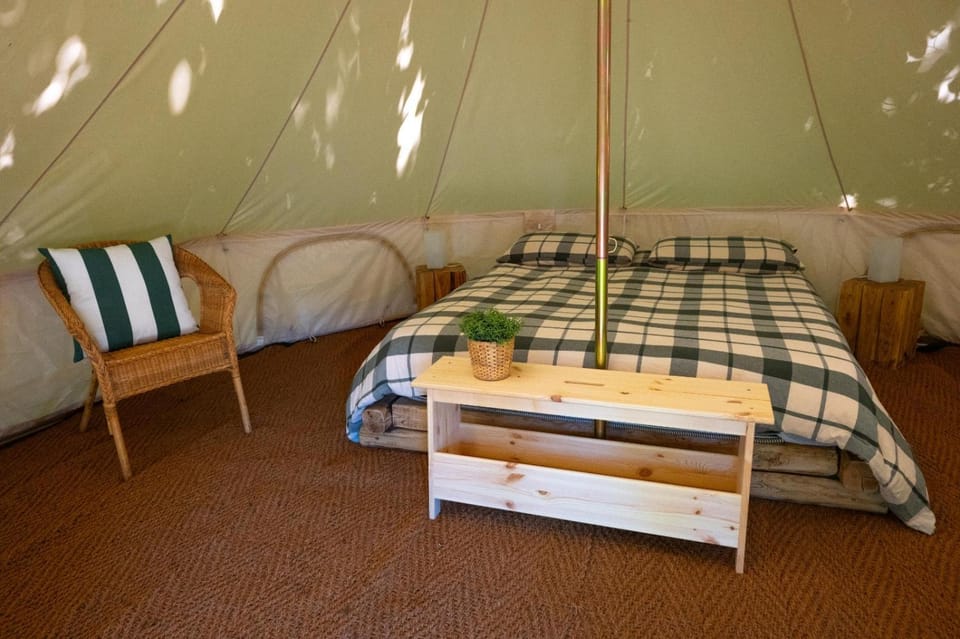 Bed, Photo of the whole room, Decorative detail, Bedroom
