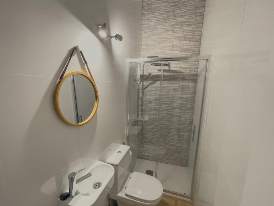 Shower, Bathroom, towels