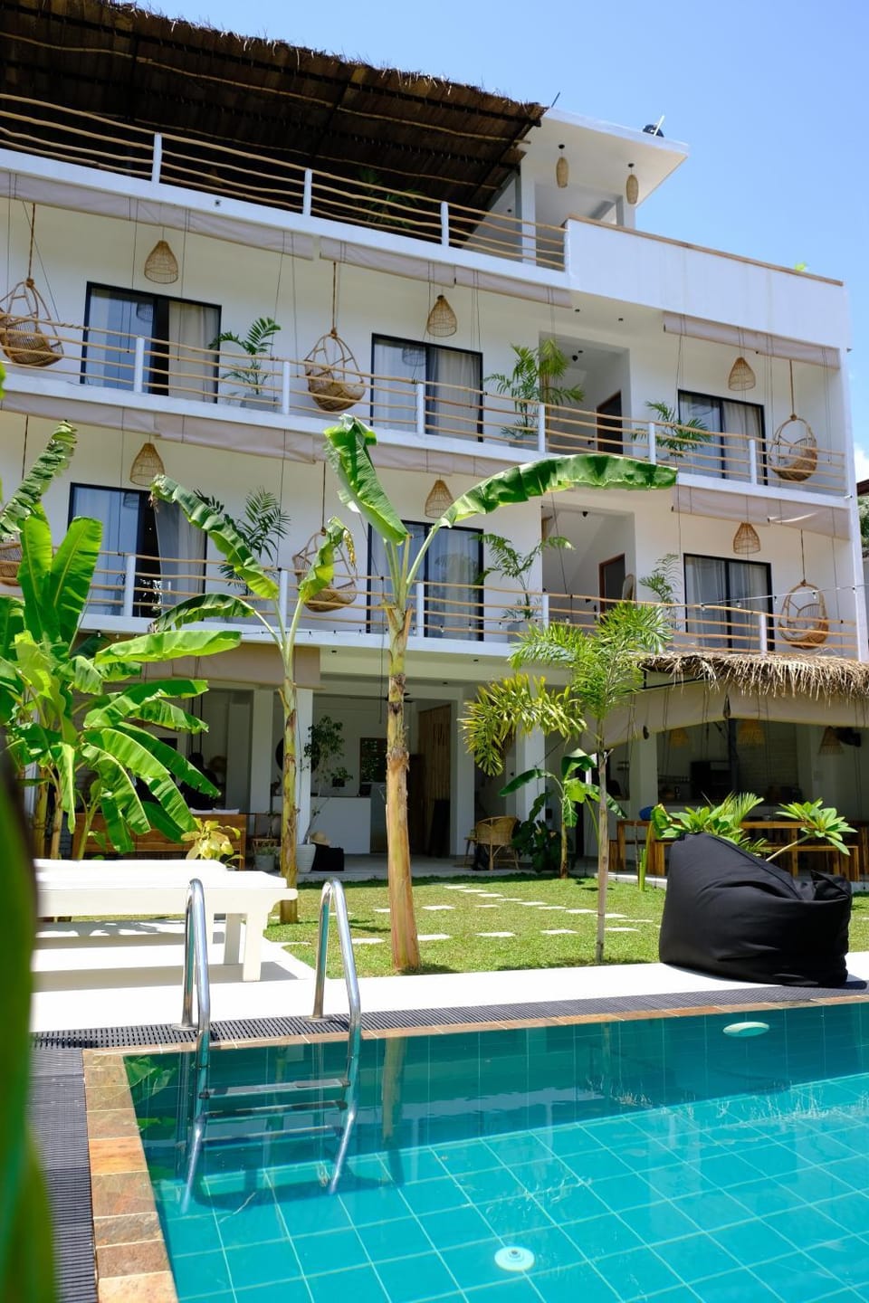 Property building, Garden, Pool view, Swimming pool, sunbed