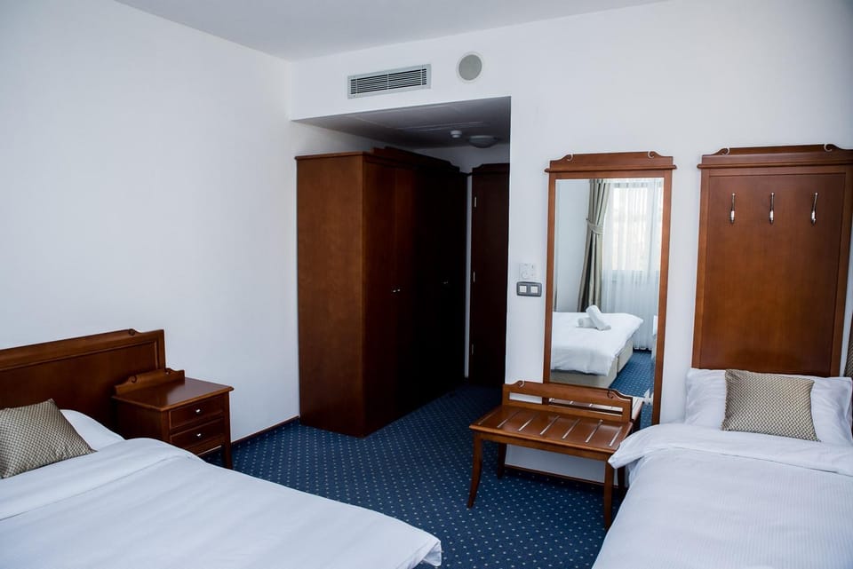 Bed, Living room, Photo of the whole room, Seating area, Bedroom, wardrobe, air conditioner