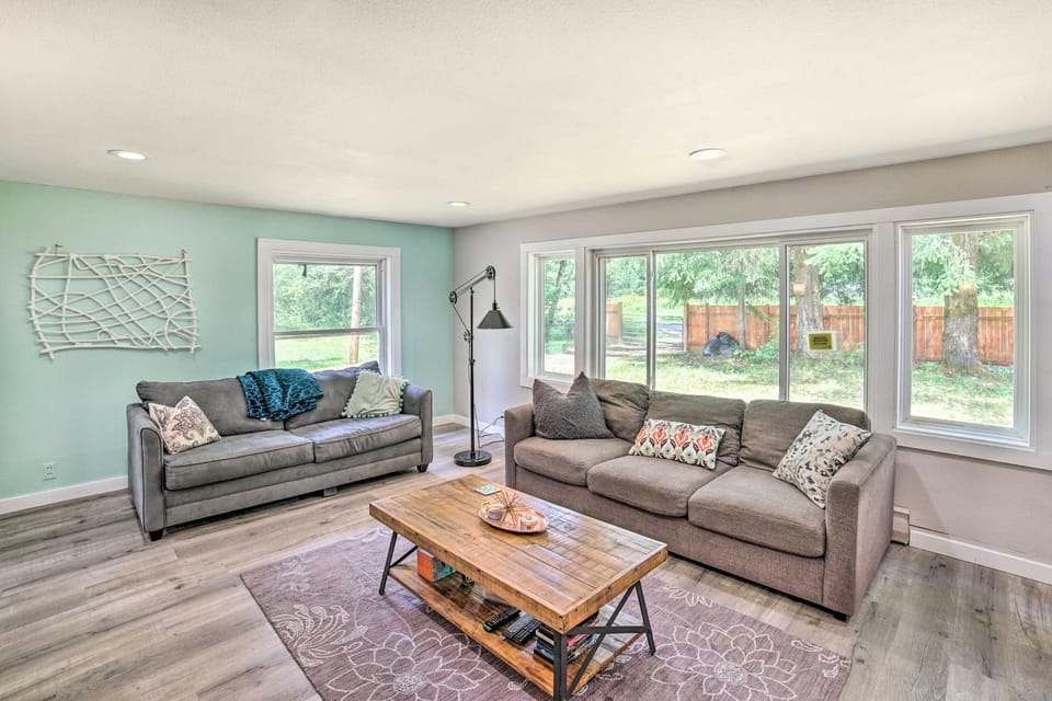 Mtn-View Deck and Fire Pit Modern Gold Bar Escape House in Baring