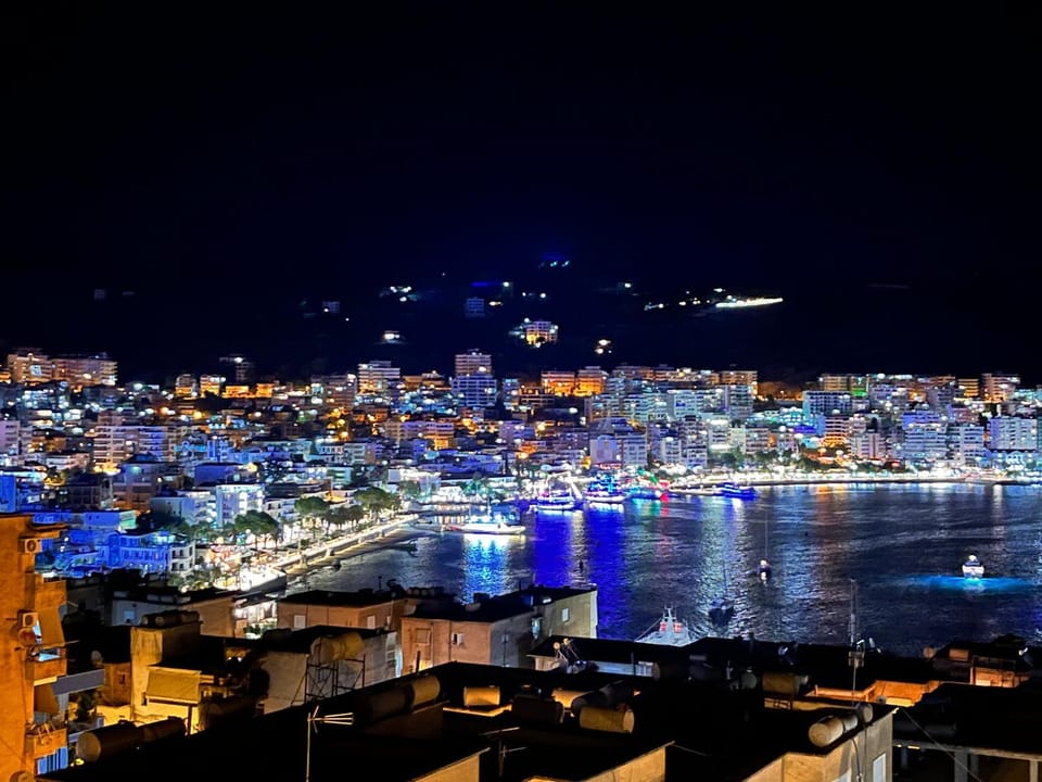 City view, Sea view