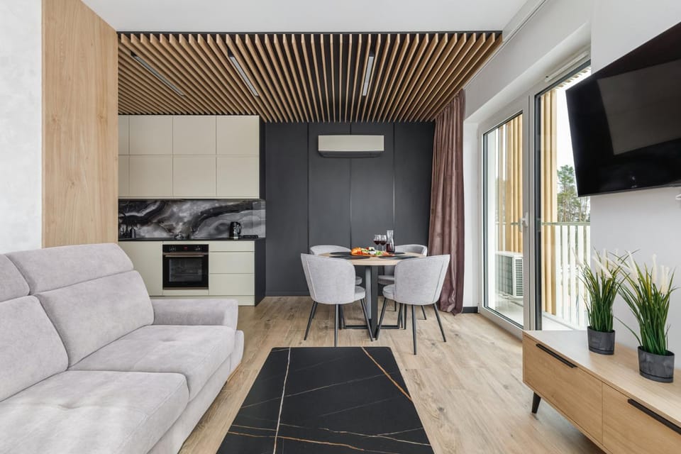 TV and multimedia, Kitchen or kitchenette, Living room, Seating area, Dining area