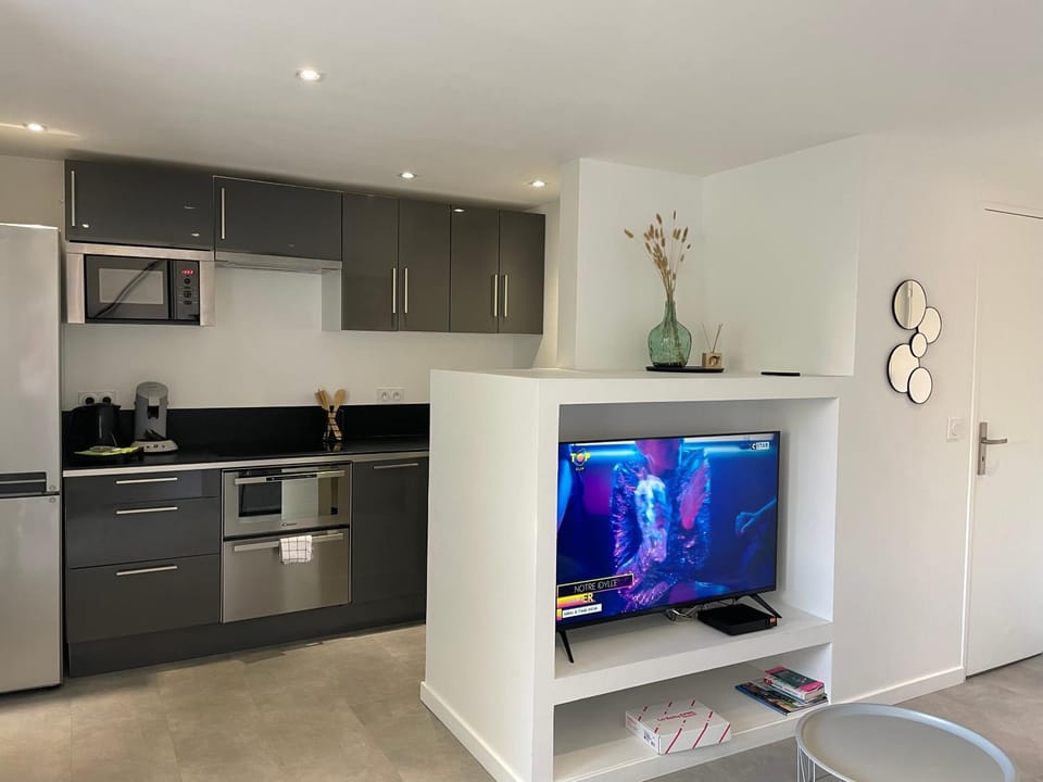 TV and multimedia, stove