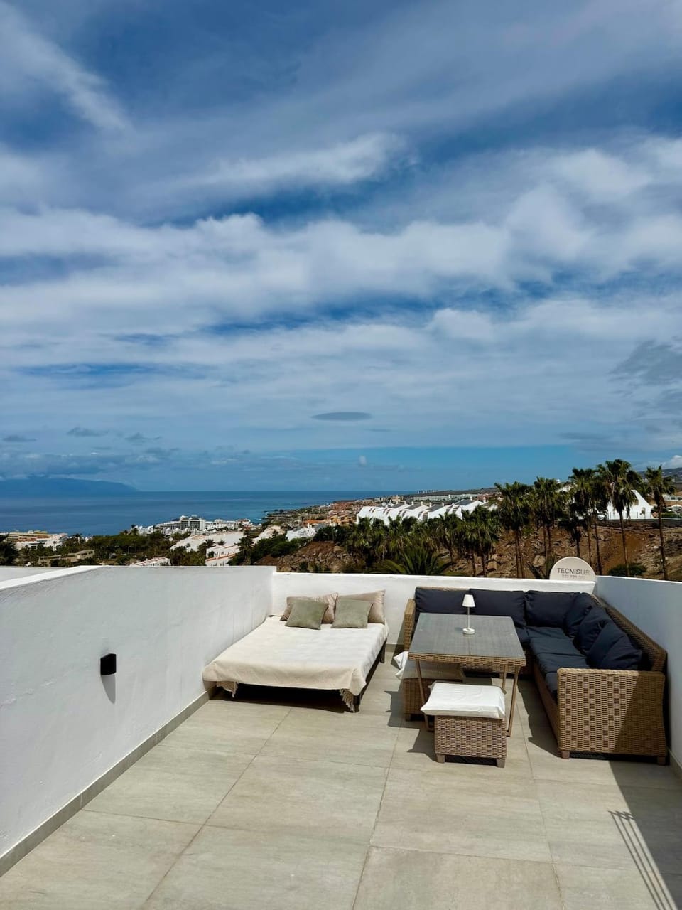 Day, Natural landscape, View (from property/room), Balcony/Terrace, Seating area, Sea view, sunbed