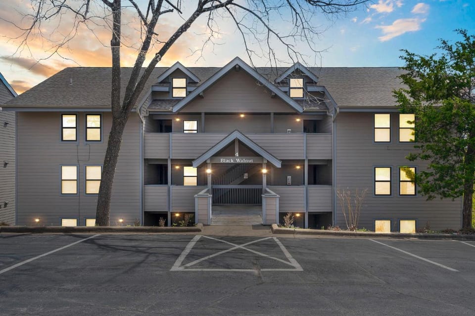 Black Walnut -- 405 House in Indian Point