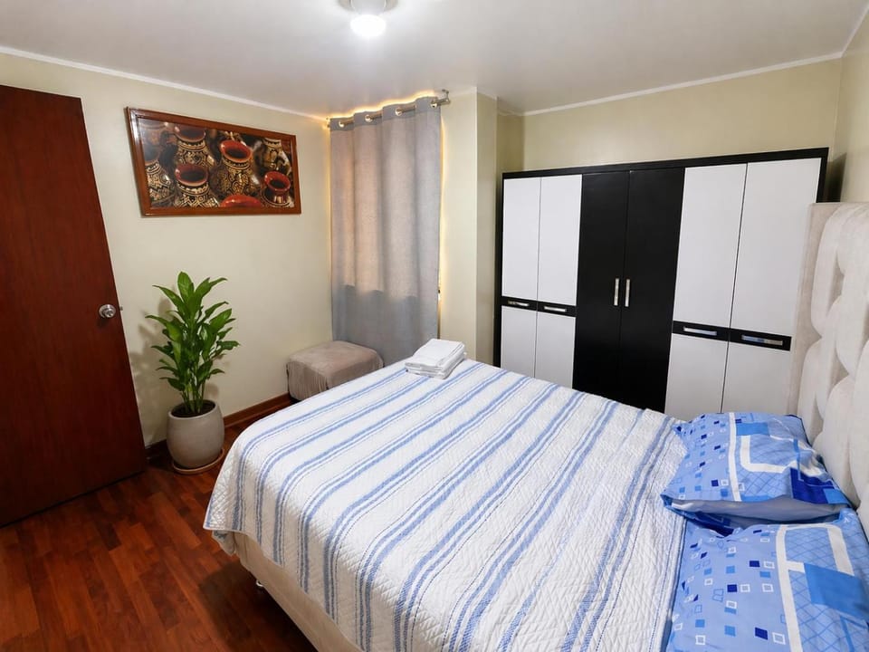 Photo of the whole room, Bedroom
