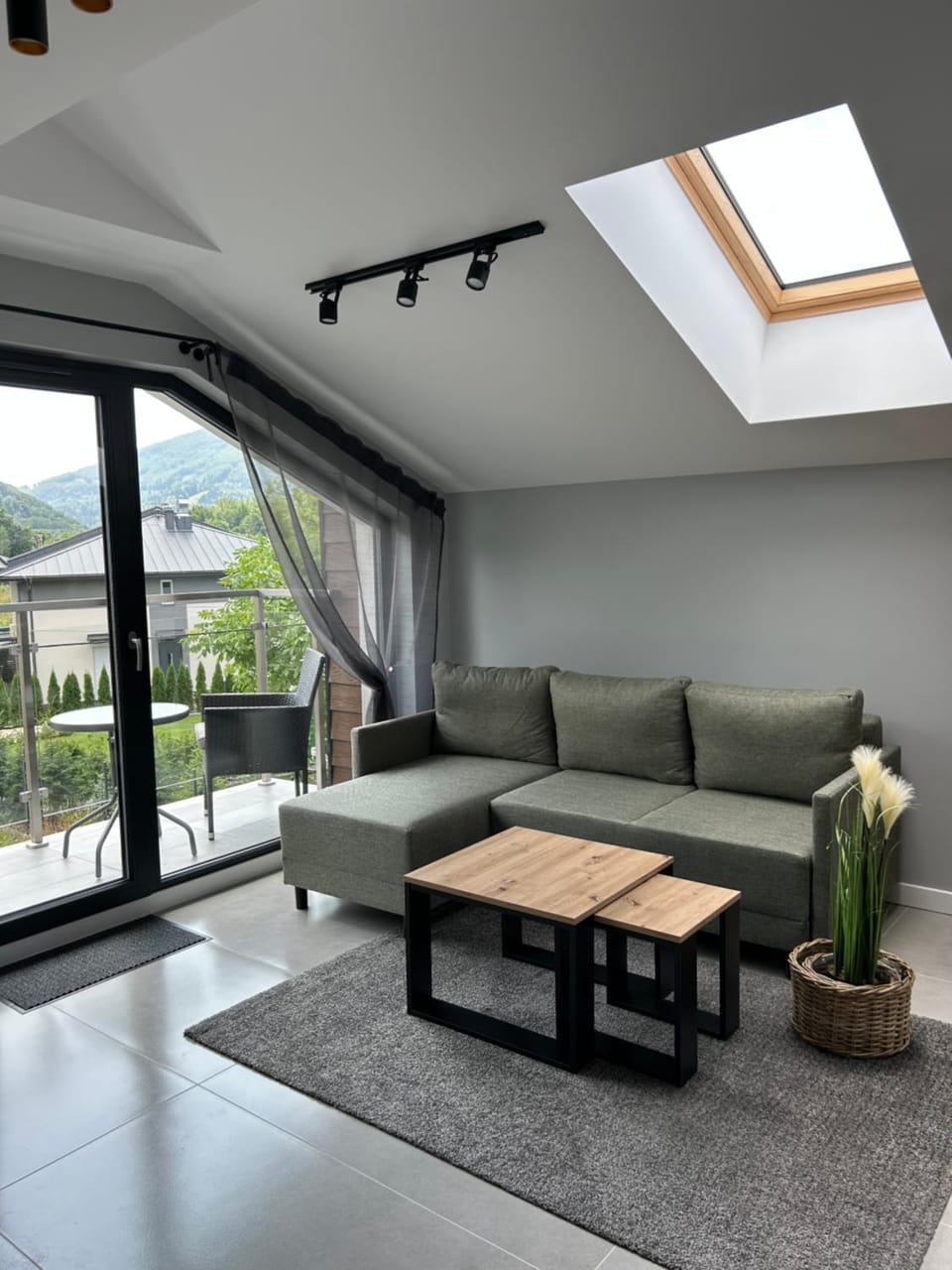 View (from property/room), Balcony/Terrace, Living room, Mountain view