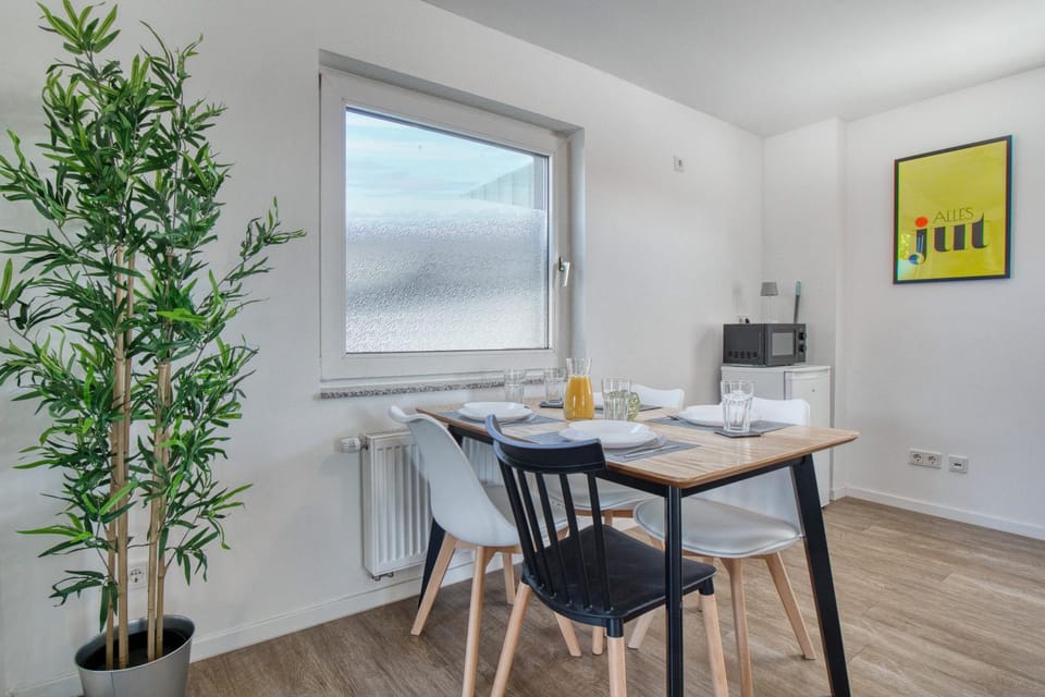 Kitchen or kitchenette, Dining area, minibar