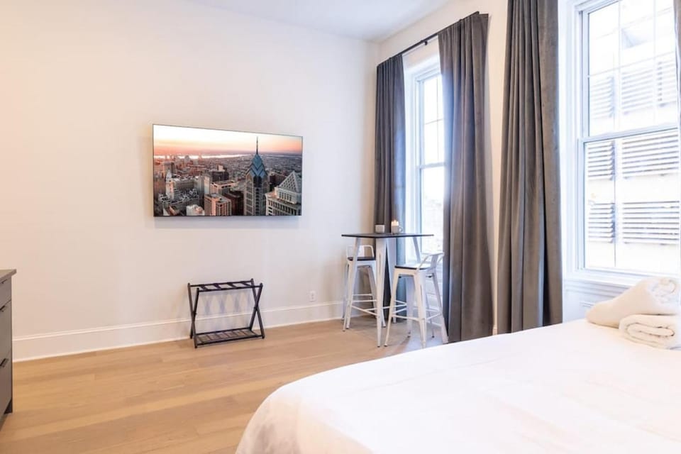 TV and multimedia, Photo of the whole room, Bedroom