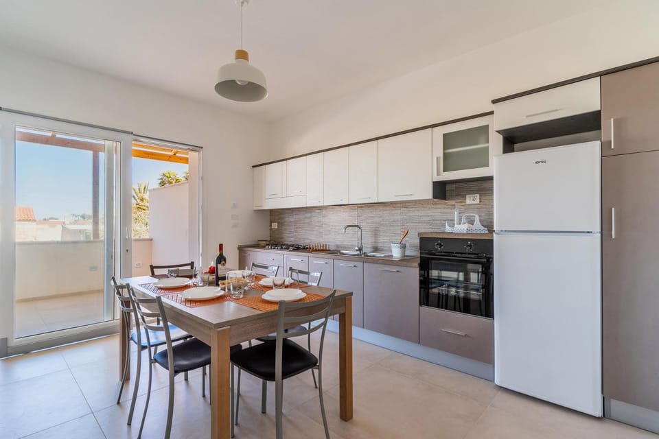 Living room, Seating area, Dining area, pet friendly, stove