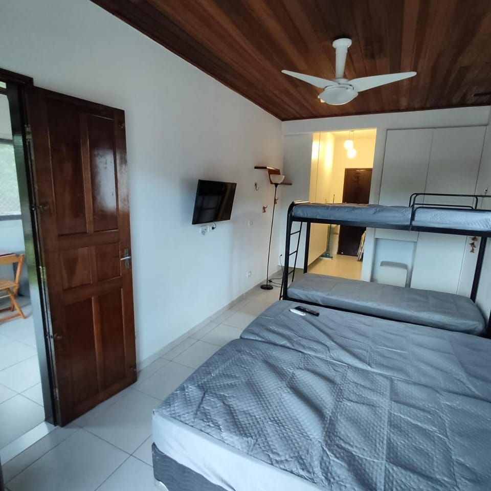 Bed, TV and multimedia, Photo of the whole room, Bedroom, bunk bed, fireplace, wardrobe