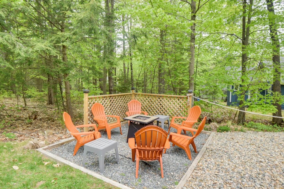 Cozy Tuftonboro Escape: Steps to Private Beaches! House in Wolfeboro