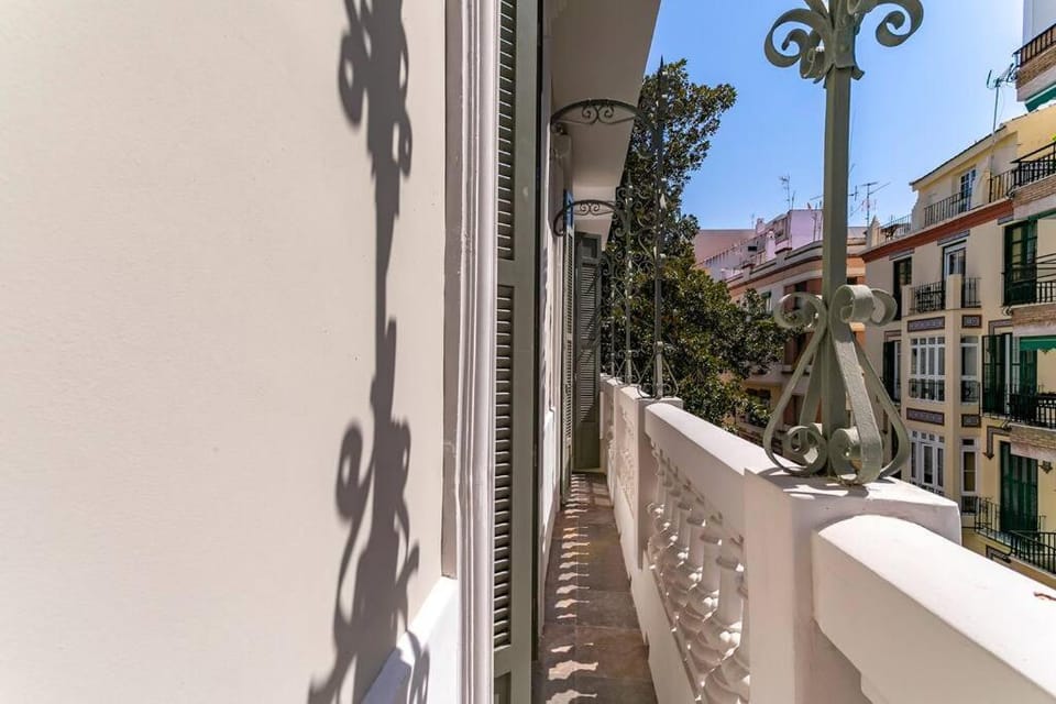 Chic apartment with parking in the heart of Malaga REMS Apartment in Malaga