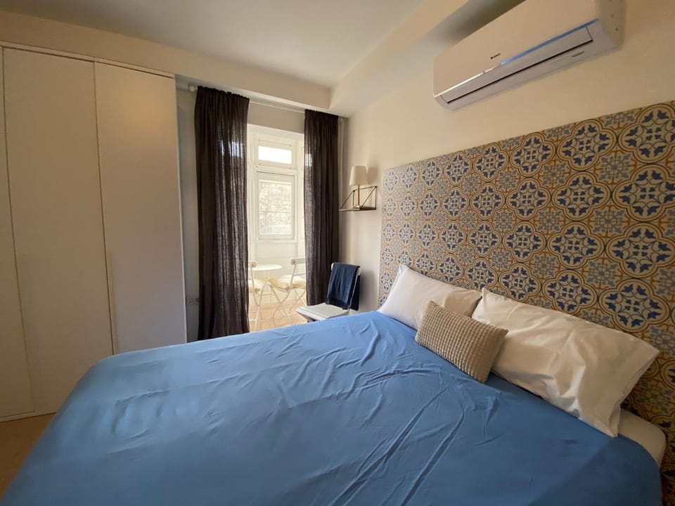 Bedroom, air conditioner