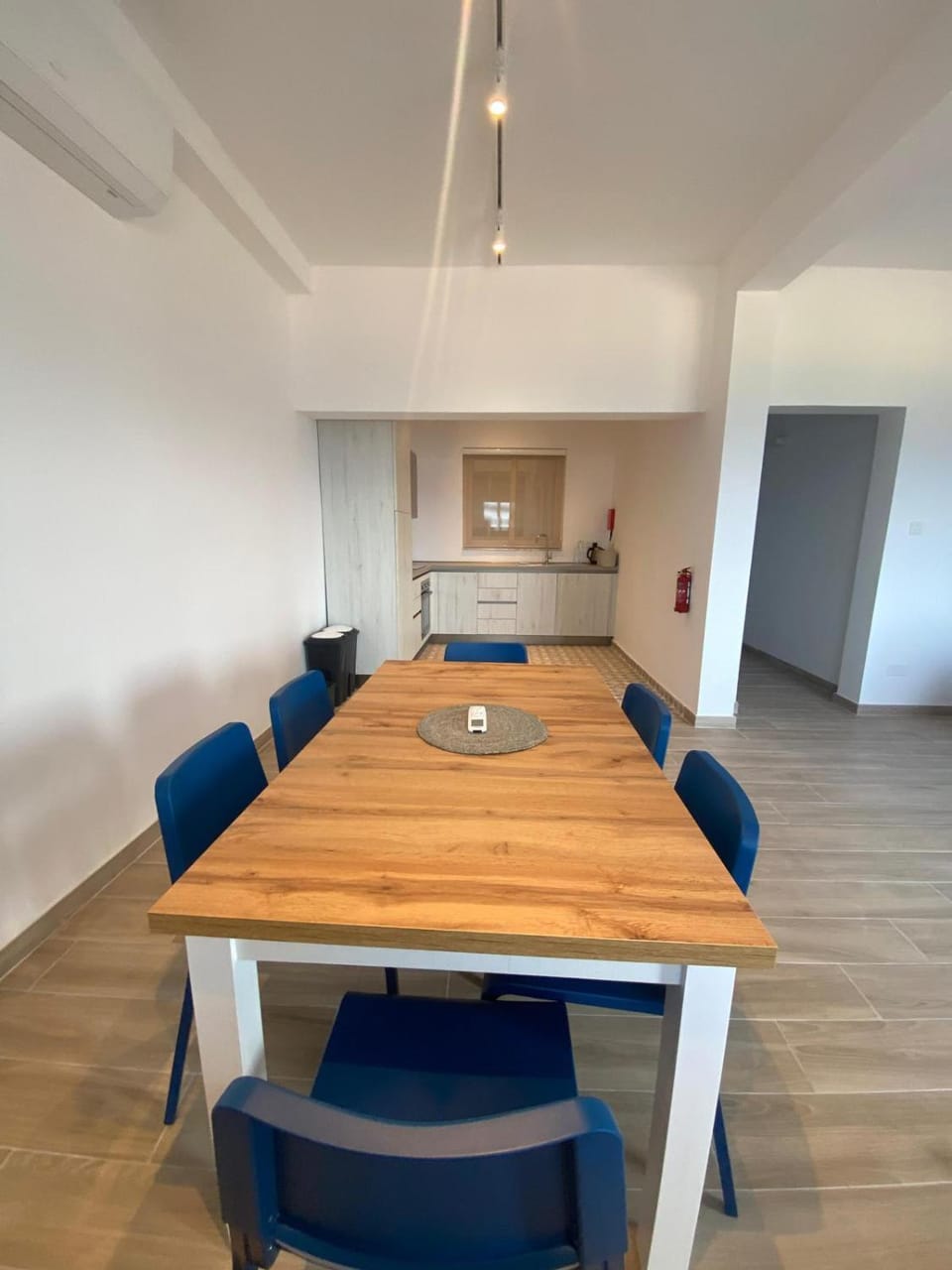 Kitchen or kitchenette, Seating area, Dining area