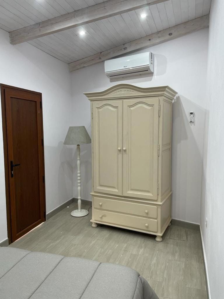 Bed, Bedroom, wardrobe, air conditioner