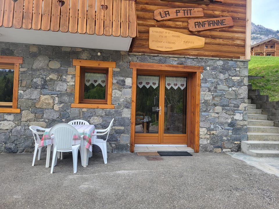 Appartement cosy face aux Aravis Apartment in Le Grand-Bornand