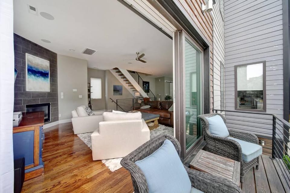 City Views RoofTop Hot Tub & Short Walk to Stadium Villa in Charlotte