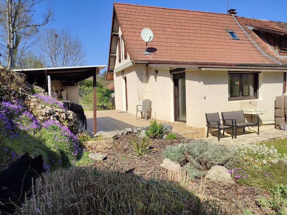 LE MACHAON , Gîte rural *** avec espace piscine privé House in Auvergne-Rhône-Alpes