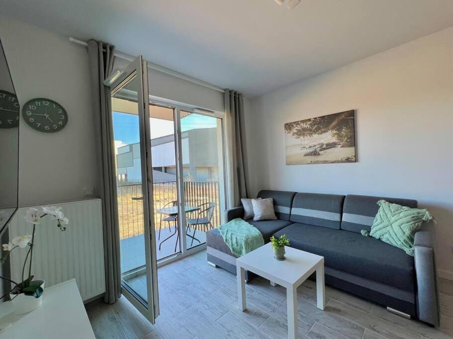 Bed, Living room, Seating area