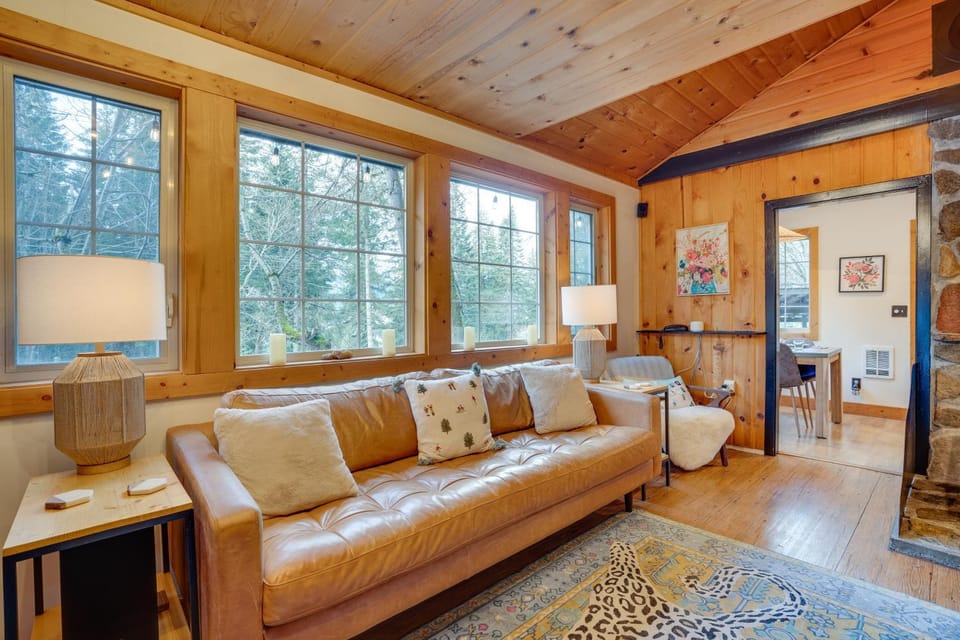 Leavenworth Cabin w/ Private Hot Tub! Cabin in Lake Wenatchee