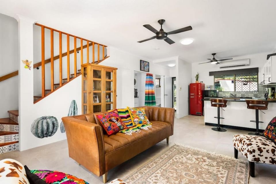TV and multimedia, Living room, Seating area, fireplace, locker, air conditioner
