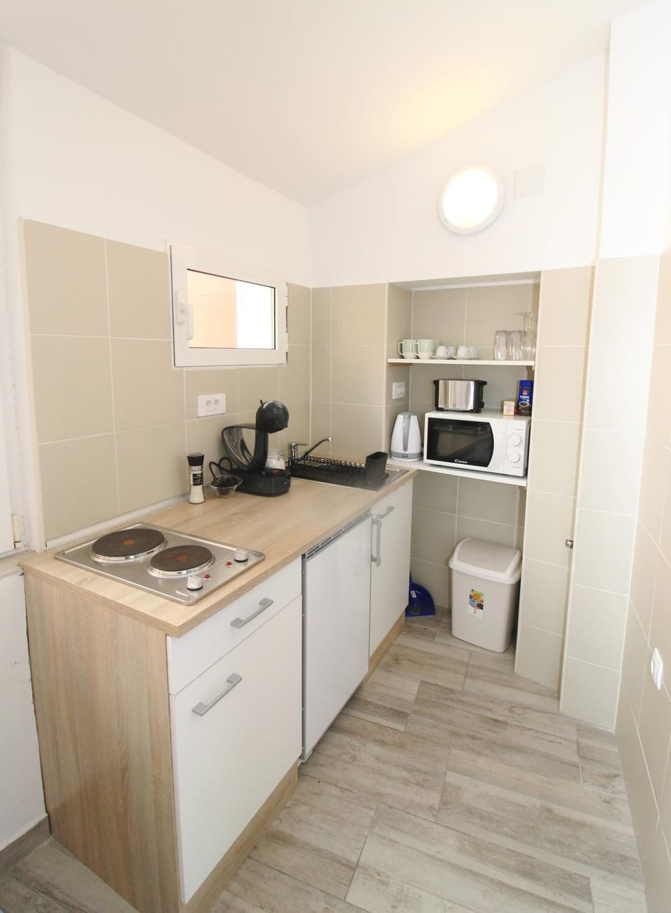 Coffee/tea facilities, Kitchen or kitchenette, minibar, stove, toaster