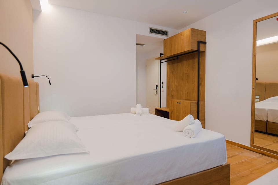 Bed, Photo of the whole room, Bedroom, bunk bed, storage, towels, wardrobe, air conditioner, air conditioner