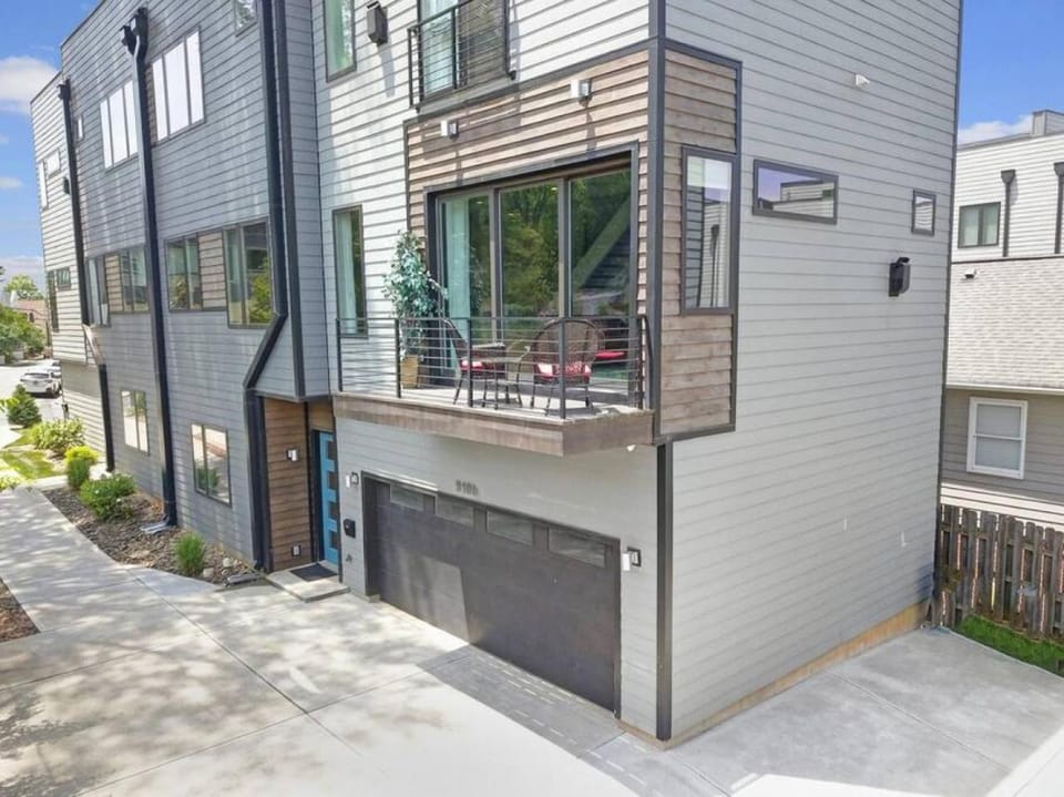 City Views - Walking Distance to Panthers Stadium House in Charlotte