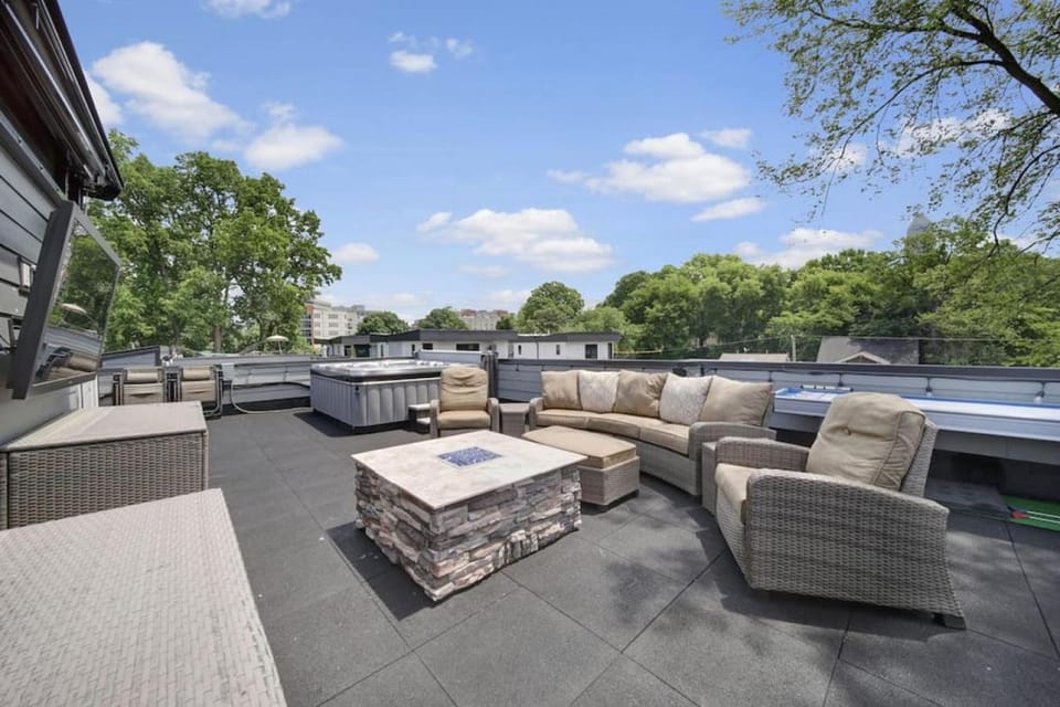City Views - Walking Distance to Panthers Stadium House in Charlotte