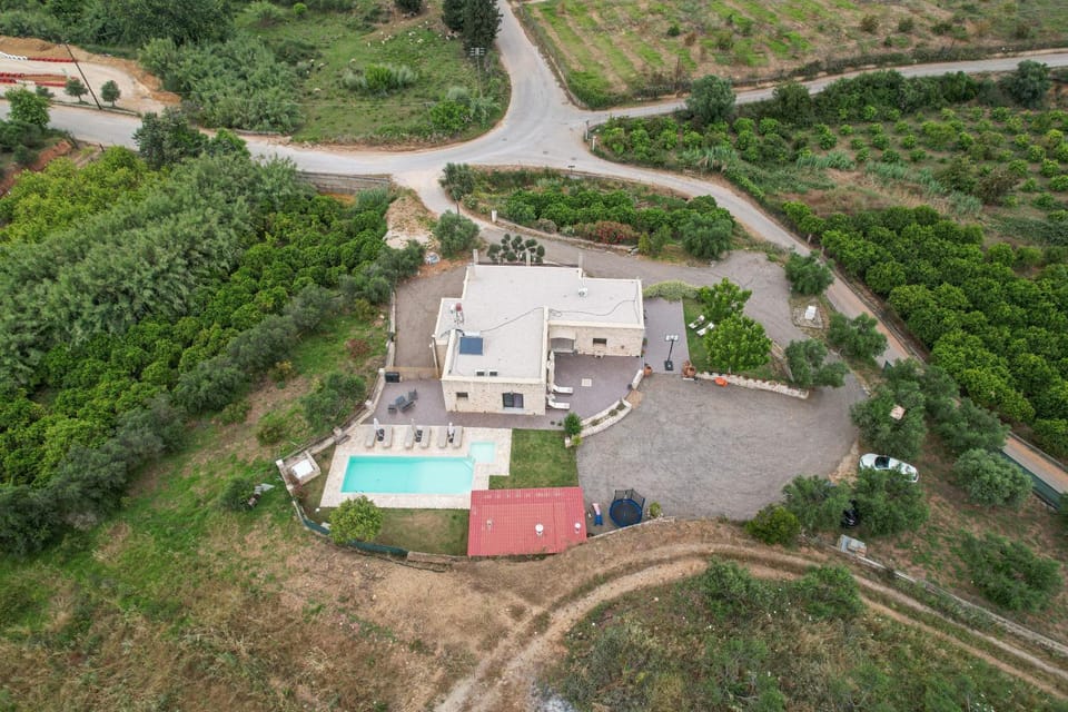 Property building, Day, Neighbourhood, Natural landscape, Bird's eye view, Pool view, Street view, Swimming pool