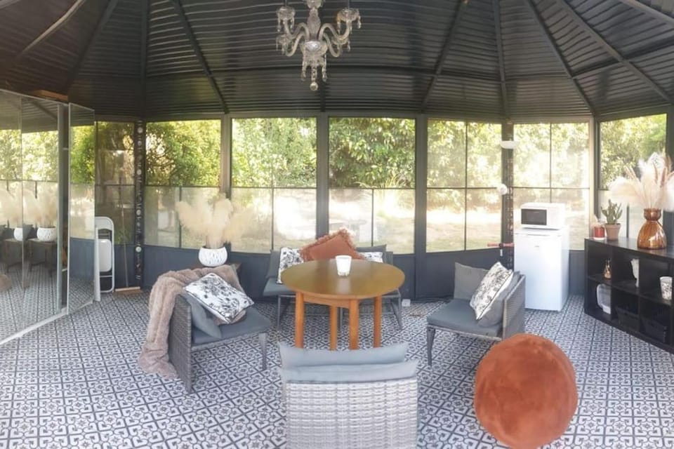 Patio, BBQ facilities, Balcony/Terrace, Seating area, Dining area