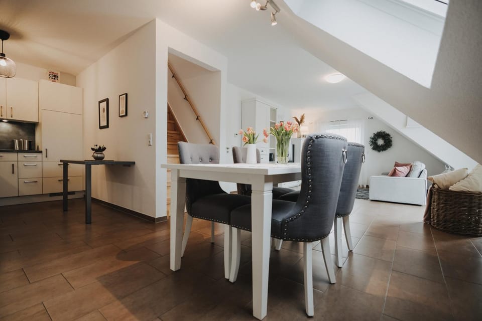 Seating area, Dining area