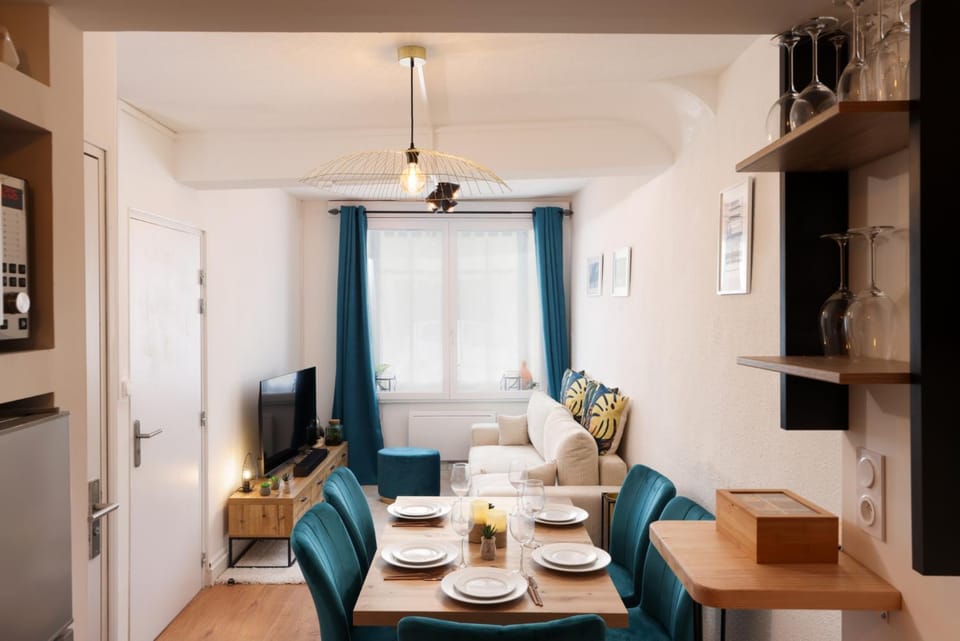 Living room, Dining area