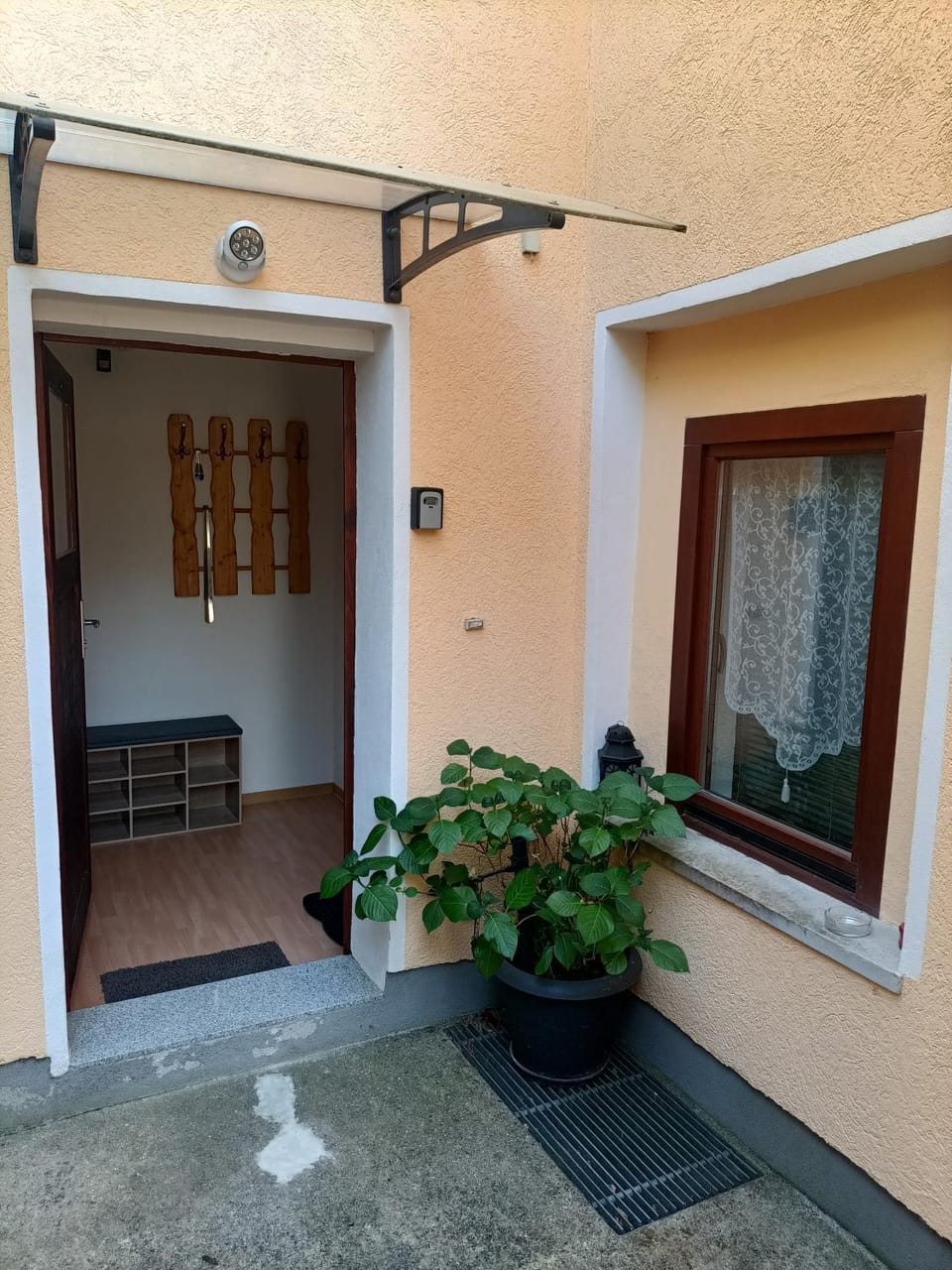 Facade/entrance