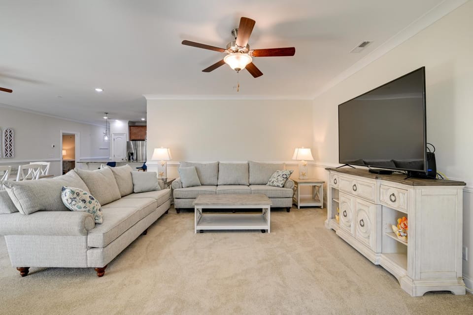 Murrells Inlet Golf Resort Condo: 1 Mile to Beach! House in Garden City