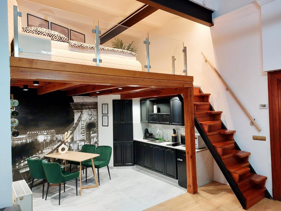 Kitchen or kitchenette, Dining area, minibar, stove