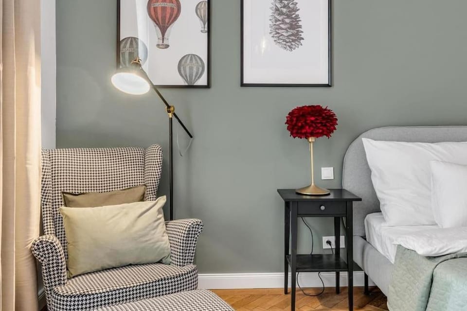 Photo of the whole room, Seating area, Bedroom
