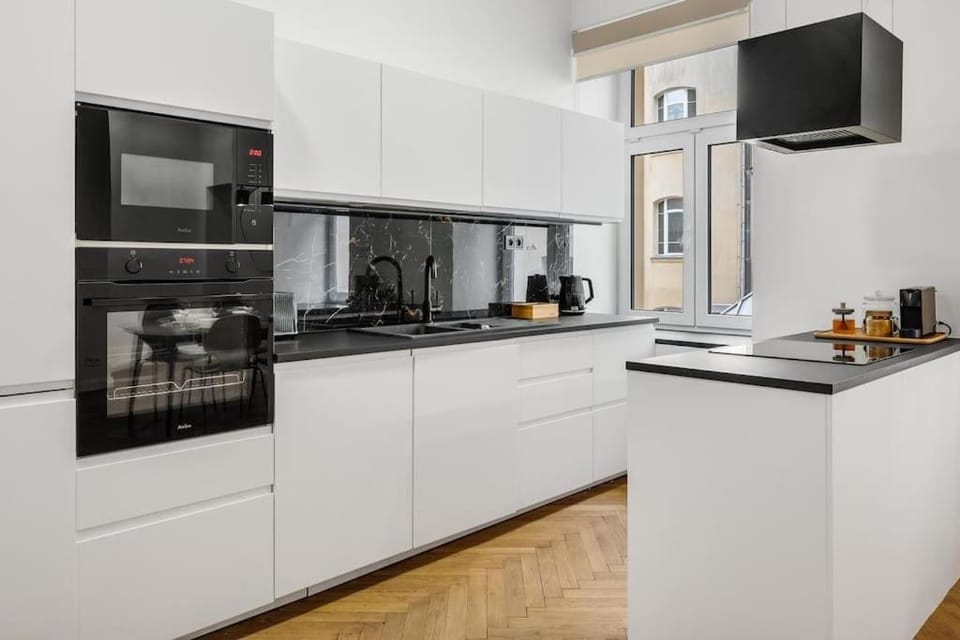 Coffee/tea facilities, Kitchen or kitchenette, dishwasher, oven, stove, toaster