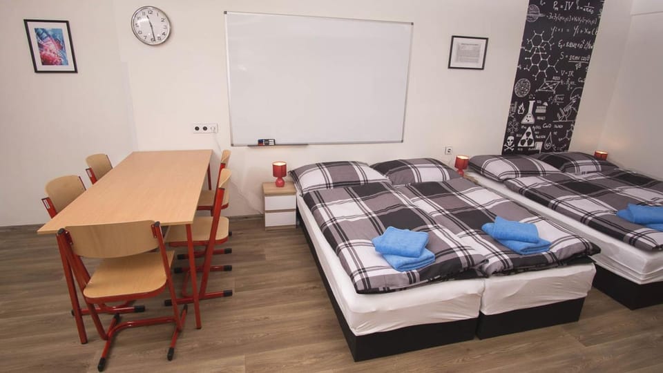Bed, Dining area