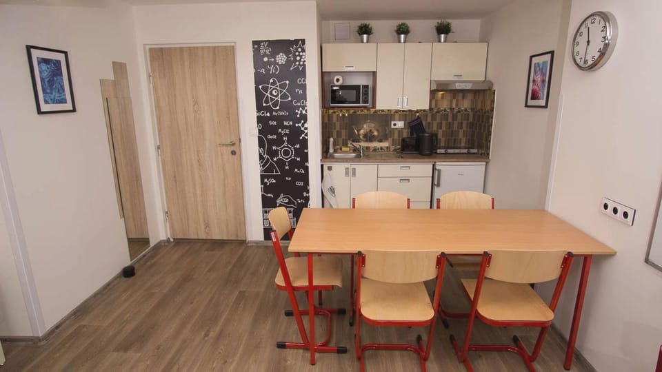 Kitchen or kitchenette, Seating area, Dining area, minibar