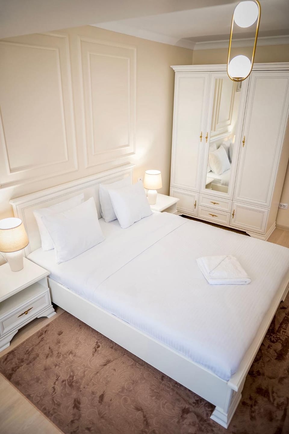 Bed, Bedroom, towels, wardrobe