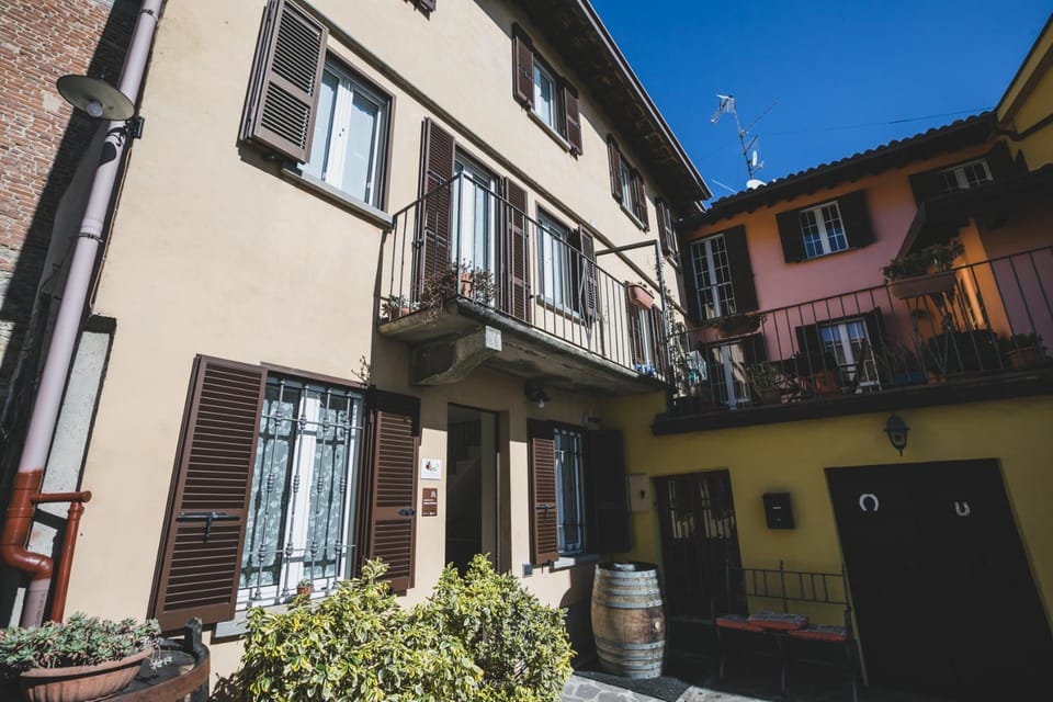 Property building, Day, Neighbourhood, View (from property/room), Balcony/Terrace, Street view