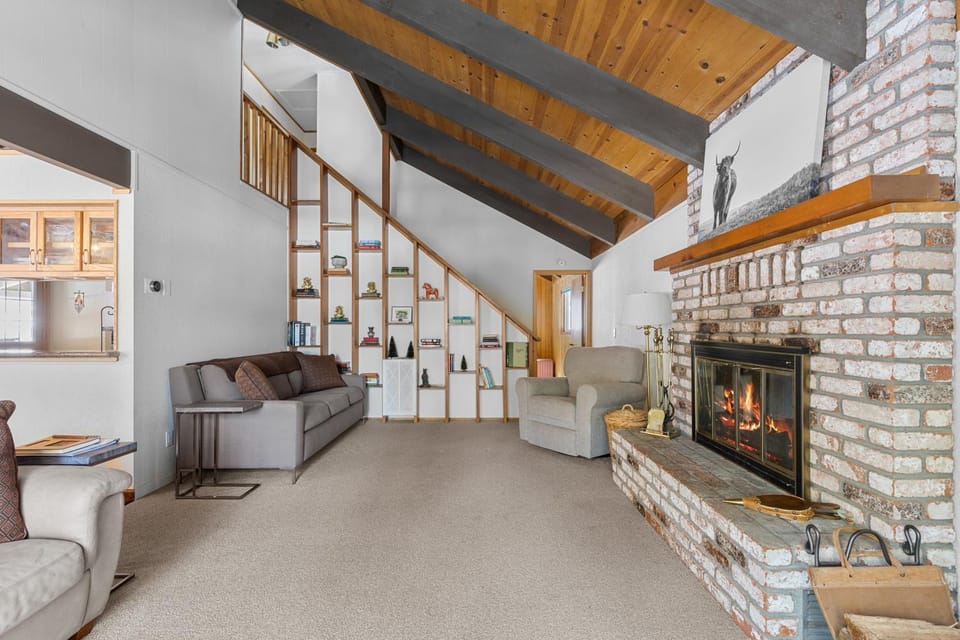 Bigfoot Cabin Cabin in Dorrington