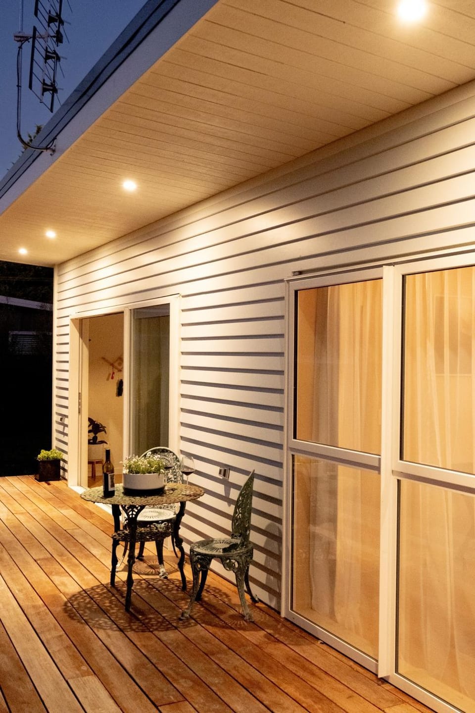 Property building, Patio, Balcony/Terrace